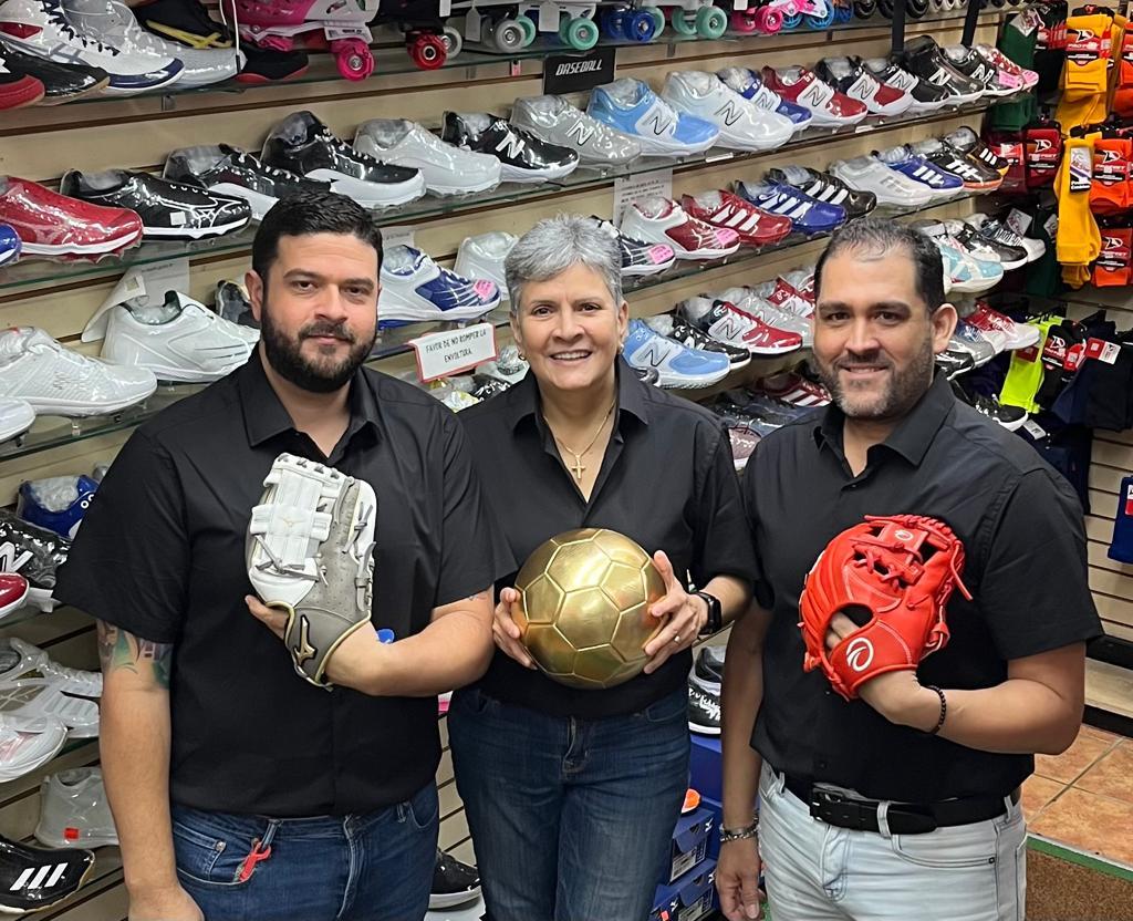 Caguas celebra el éxito de Al’s Sport Shop, 50 años promoviendo el deporte.