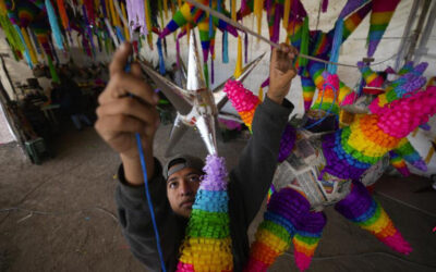 Las piñatas, una tradición que pinta de color y alegría las navidades mexicanas