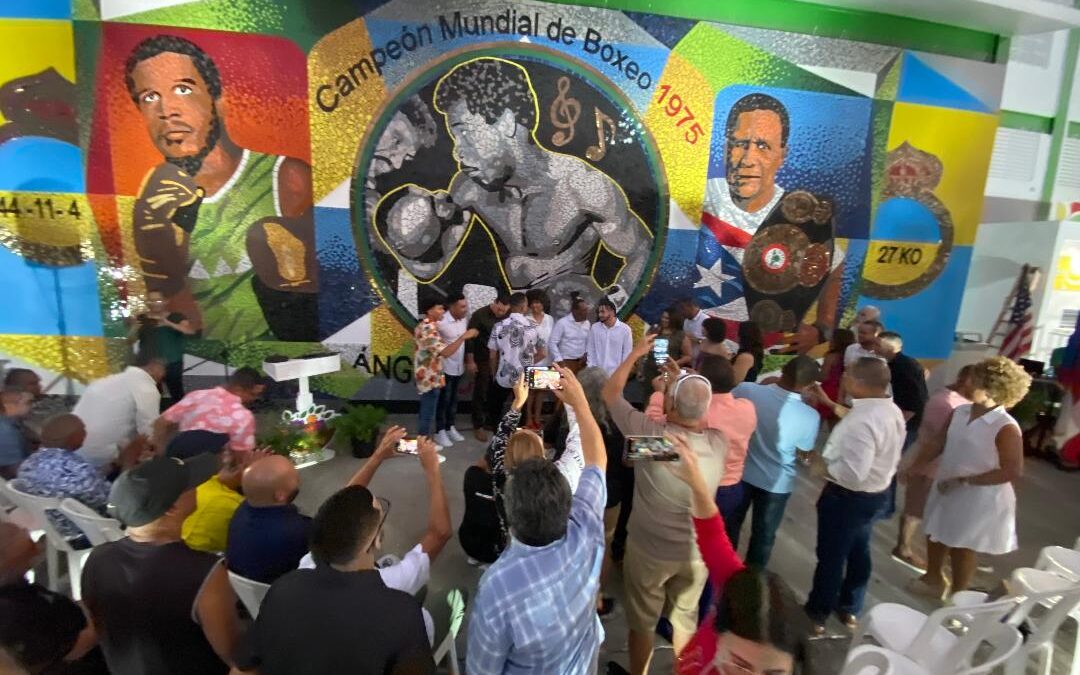 Espectacular mosaico de 42 pies en Salinas honra al boxeador Ángel Luis ‘Cholo’ Espada.