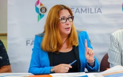 Cuestionan intervención político partidista de la secretaria del Departamento de la Familia.