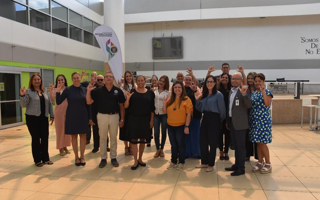 Patronos del sur participan en taller de sensibilización hacia los  empleados y clientes sordos presentado por Rehabilitación Vocacional